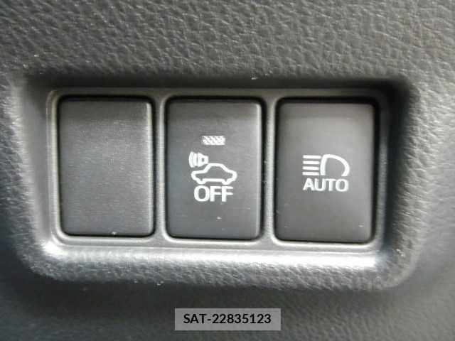 Toyota C-HR 2018-08 8362376-5