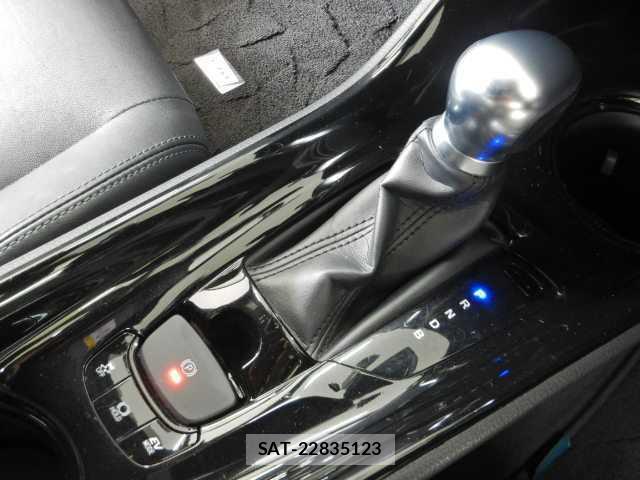 Toyota C-HR 2018-08 8362376-8