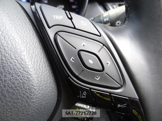 Toyota C-HR 2017 8362644-7