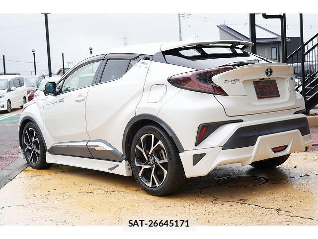 Toyota C-HR 2017-06 8363393-1