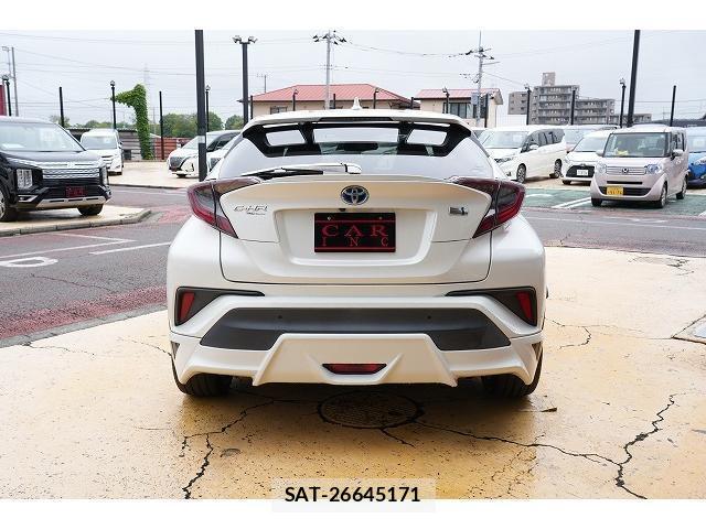 Toyota C-HR 2017-06 8363393-2