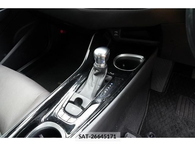 Toyota C-HR 2017-06 8363393-5