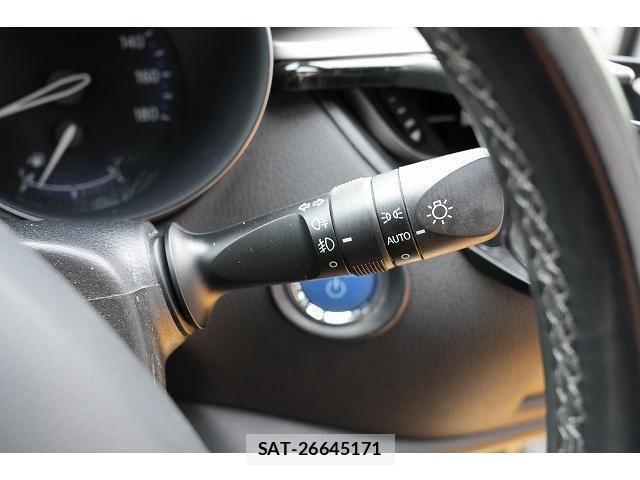 Toyota C-HR 2017-06 8363393-9