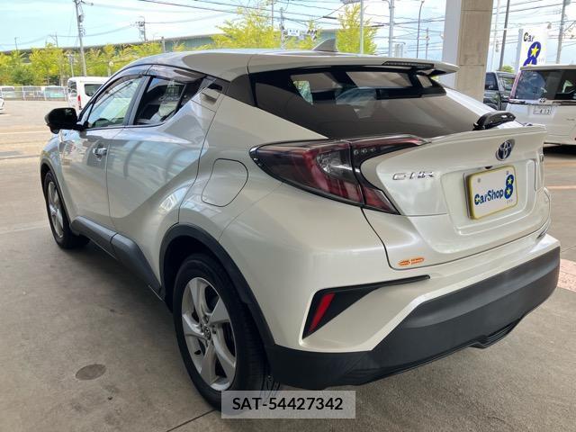 Toyota C-HR 2018-05 8363611-1