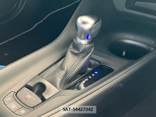 Toyota C-HR 2018-05 8363611-15