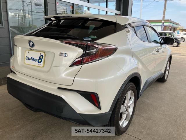 Toyota C-HR 2018-05 8363611-5