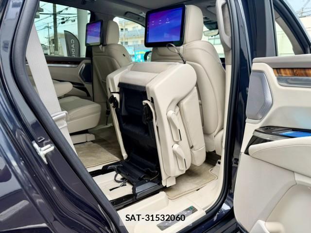 Cadillac ESCALADE 2026-03 8363616-17