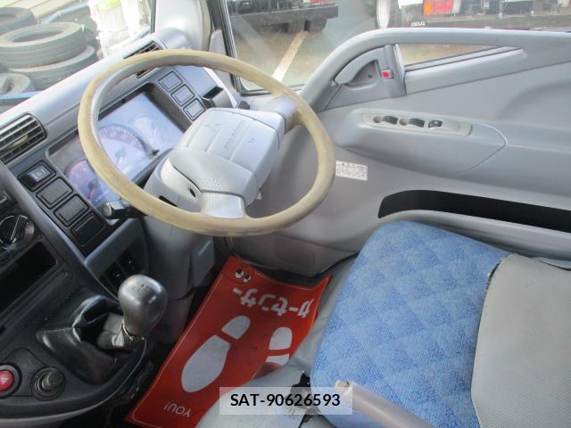 MITSUBISHI FUSO CANTER 2006-12 8361679-19