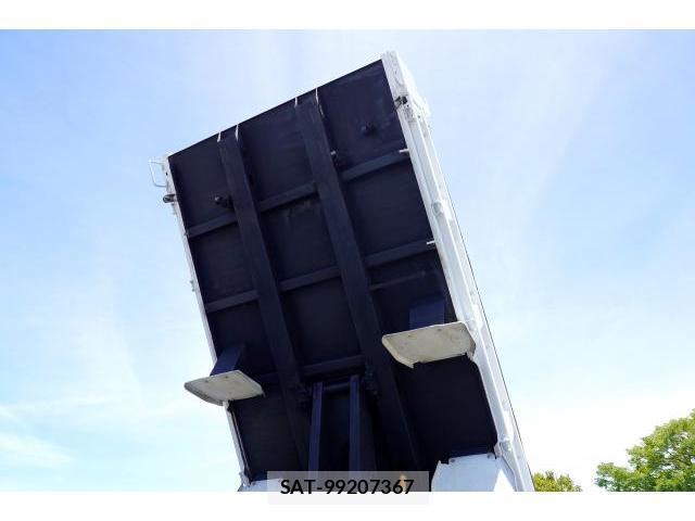 MITSUBISHI FUSO CANTER 2017-06 8361744-4