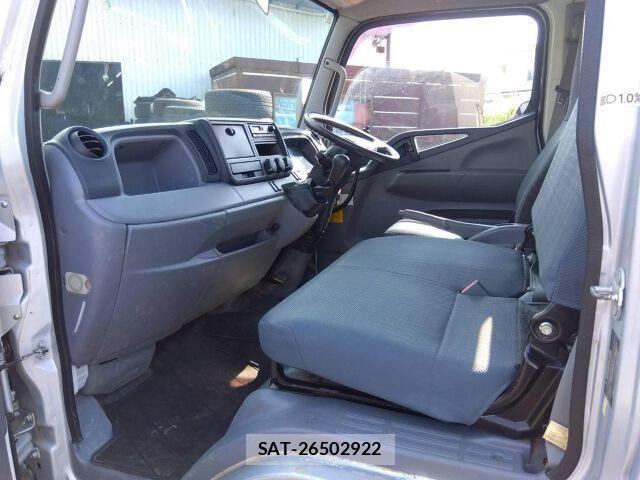MITSUBISHI FUSO CANTER 2013-09 8363288-2