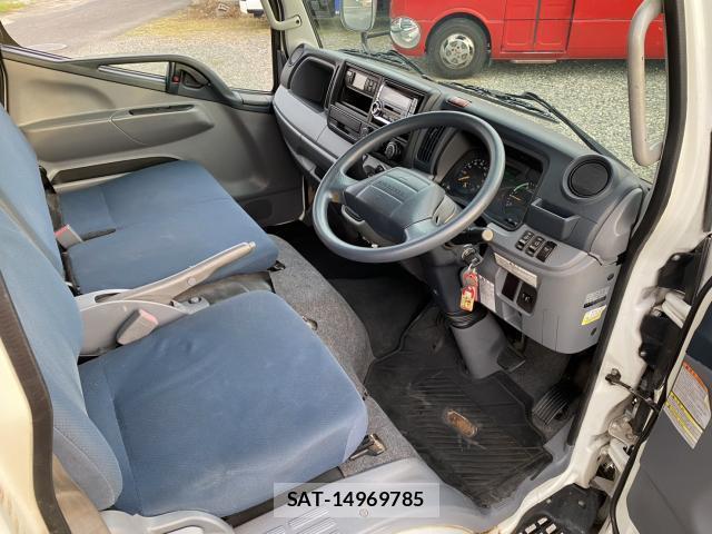 MITSUBISHI FUSO CANTER 2011-09 8363865-4