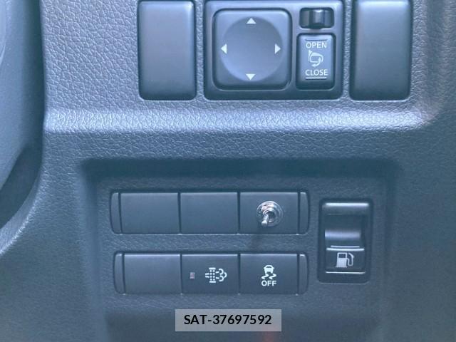 Nissan Caravan 2022-12 8361432-16