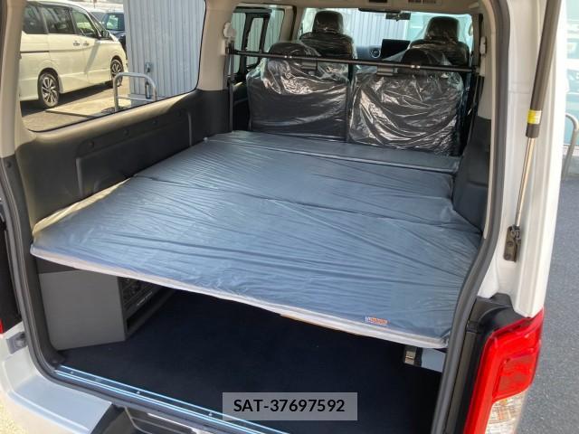 Nissan Caravan 2022-12 8361432-6