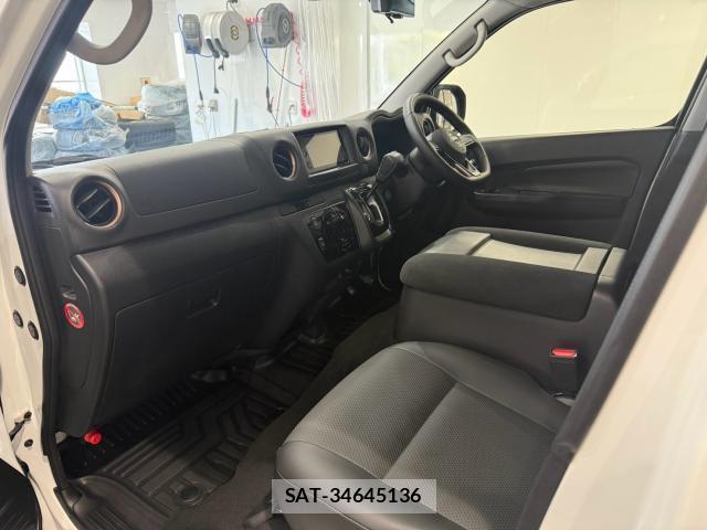 Nissan Caravan 2023-10 8362568-12