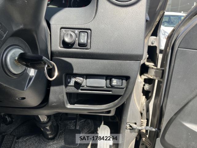 Nissan Caravan 2008-08 8363265-14