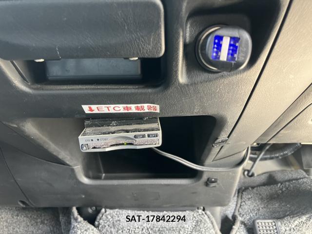 Nissan Caravan 2008-08 8363265-15