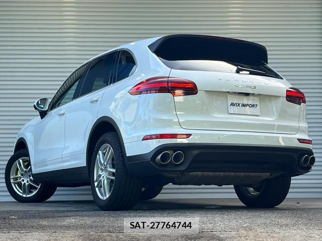 Porsche CAYENNE 2018-06 8361905-1