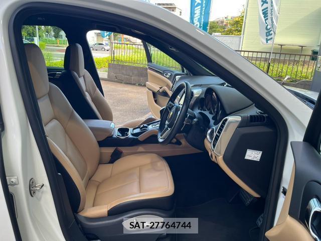 Porsche CAYENNE 2018-06 8361905-14