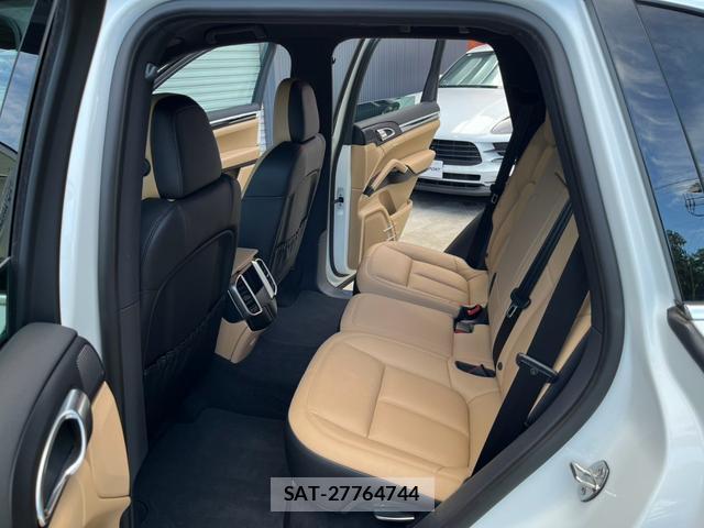 Porsche CAYENNE 2018-06 8361905-16
