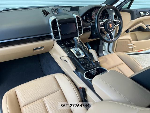 Porsche CAYENNE 2018-06 8361905-6