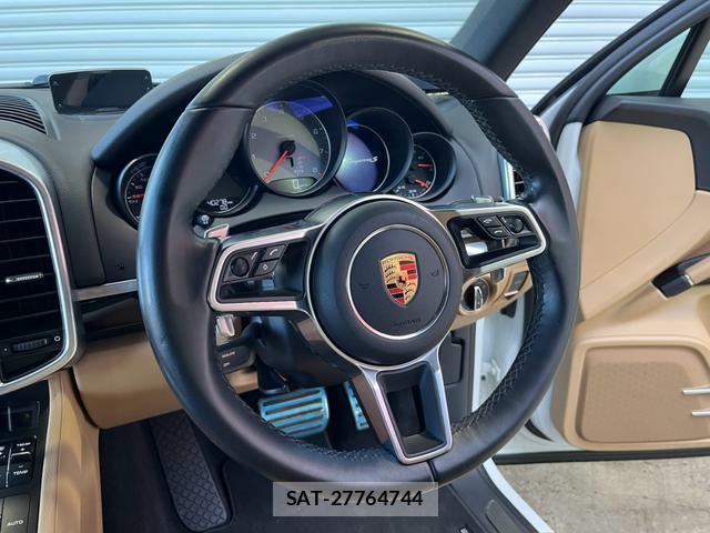 Porsche CAYENNE 2018-06 8361905-7