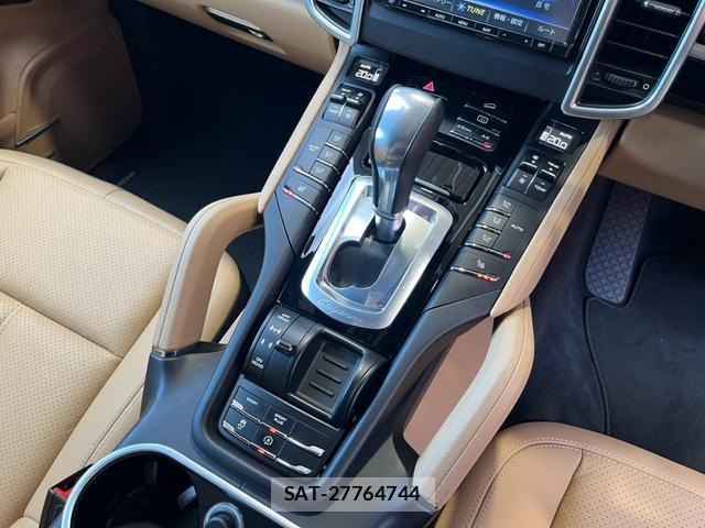 Porsche CAYENNE 2018-06 8361905-8
