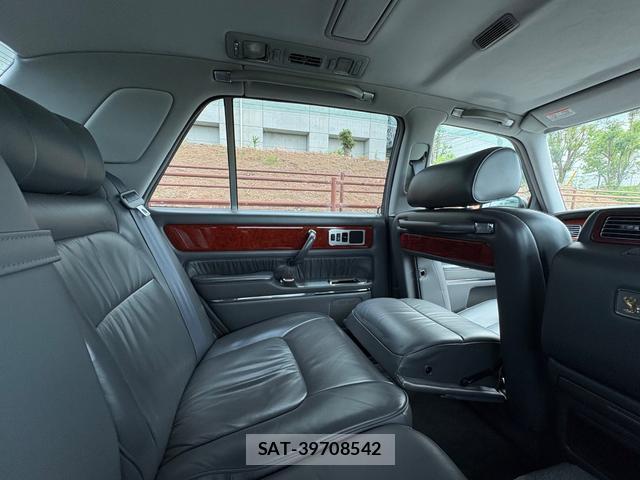 Toyota CENTURY 2003-12 8362438-10