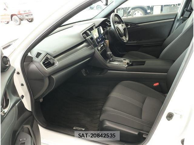 Honda CIVIC 2018-04 8361037-16