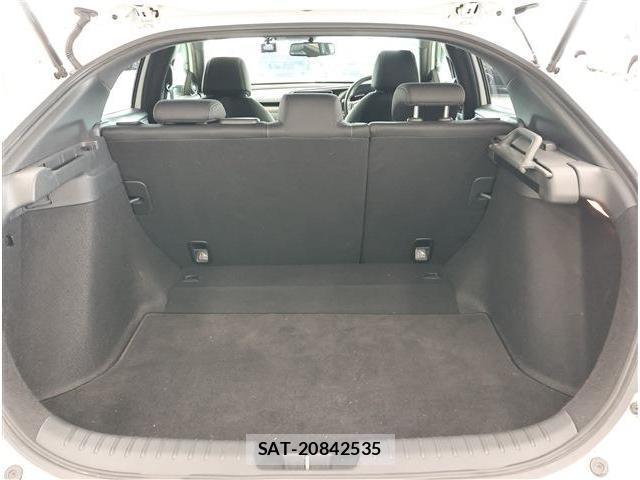 Honda CIVIC 2018-04 8361037-19
