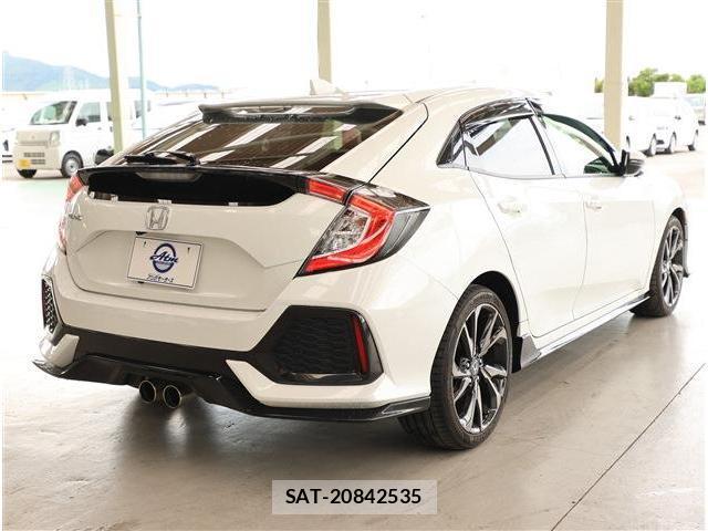 Honda CIVIC 2018-04 8361037-6
