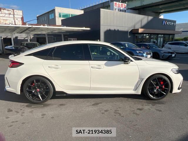 Honda CIVIC 2025-05 8362422-16