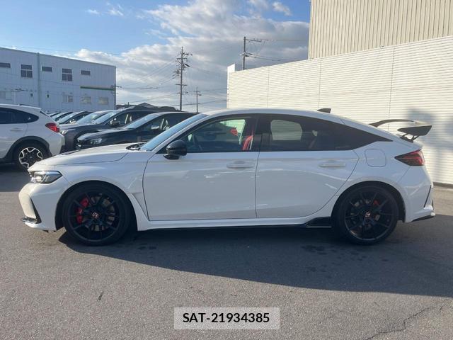 Honda CIVIC 2025-05 8362422-17