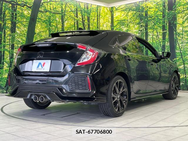 Honda CIVIC 2018-02 8363472-16