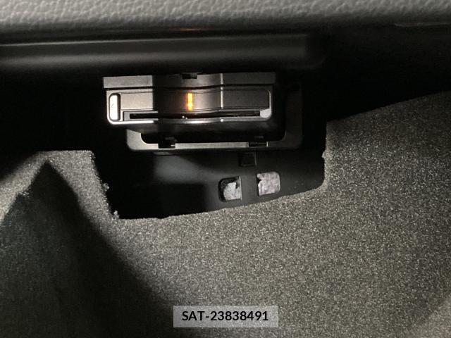 Mercedes Benz CLA-CLASS 2015-12 8363540-16