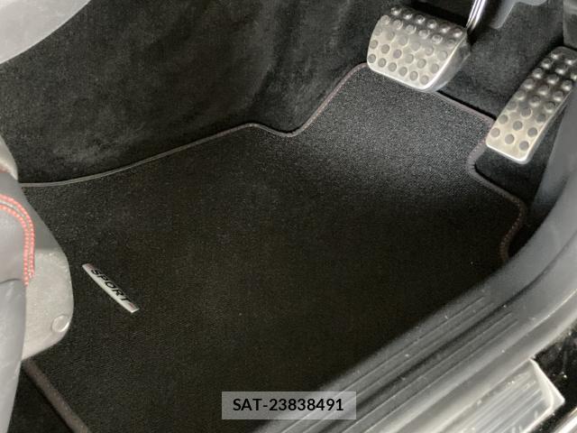 Mercedes Benz CLA-CLASS 2015-12 8363540-17