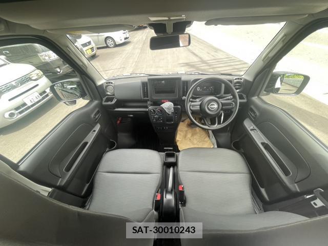 Nissan CLIPPER VAN 2026-07 8362521-17
