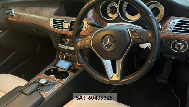 Mercedes Benz CLS-CLASS 2011-06 8362216-2