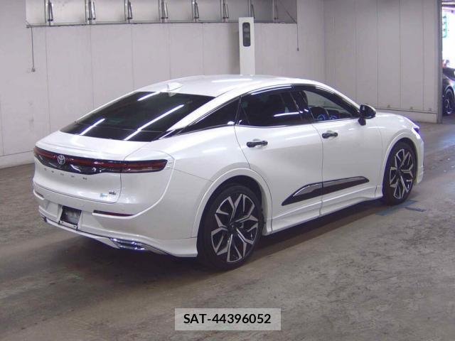Toyota Crown Crossover 2023-07 8360750-4