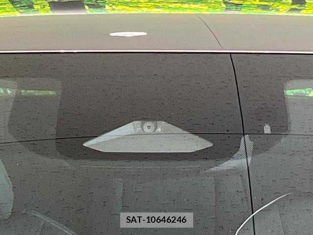 Toyota Crown Crossover 2023-09 8363084-2