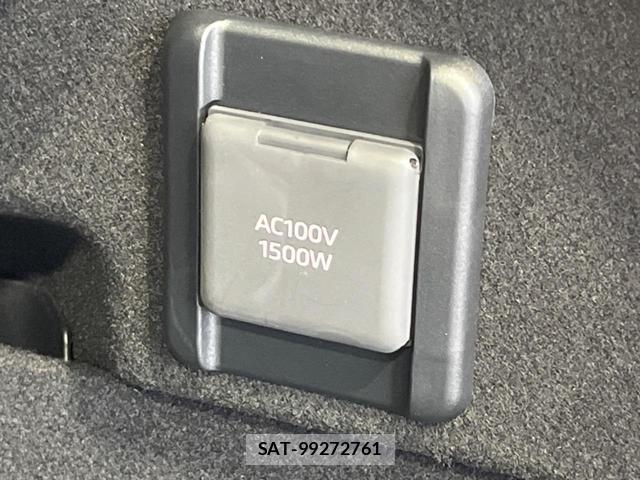 Toyota Crown Crossover 2023-06 8363480-5