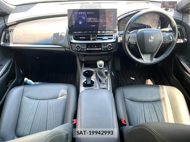 Toyota CROWN HYBRID 2021-12 8360632-1