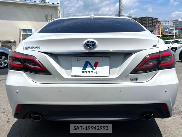 Toyota CROWN HYBRID 2021-12 8360632-13