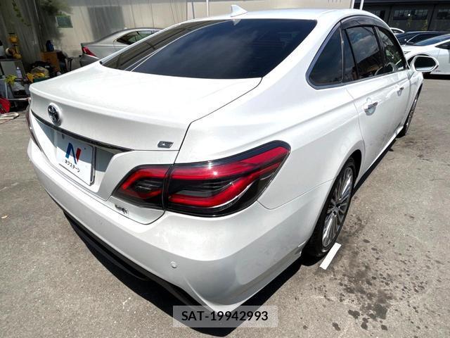 Toyota CROWN HYBRID 2021-12 8360632-17