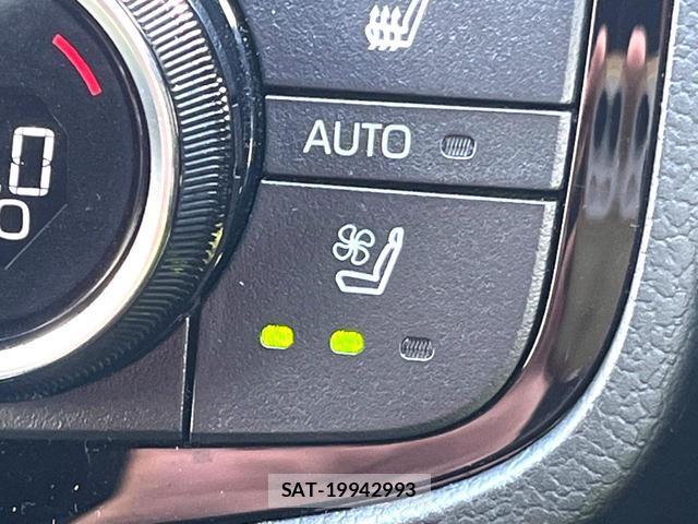 Toyota CROWN HYBRID 2021-12 8360632-6