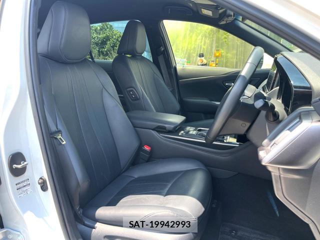 Toyota CROWN HYBRID 2021-12 8360632-9