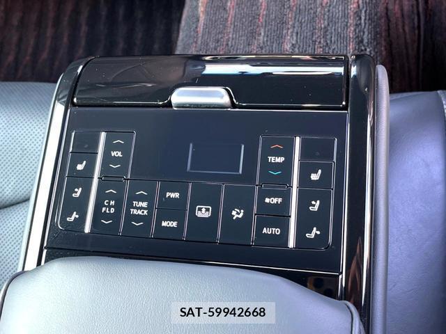 Toyota CROWN HYBRID 2020-11 8360633-8