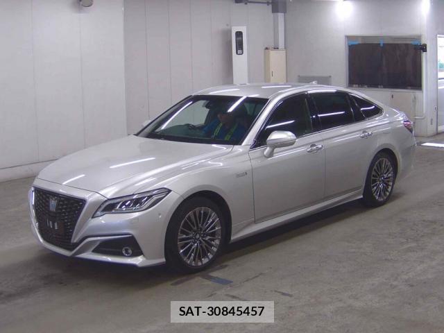 Toyota CROWN HYBRID 2019-06 8360704-3