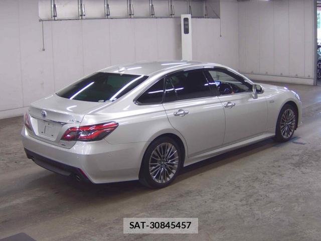 Toyota CROWN HYBRID 2019-06 8360704-4