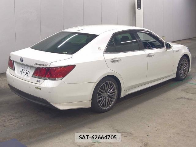 Toyota CROWN HYBRID 2014-03 8361317-1