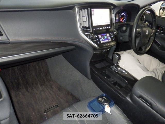 Toyota CROWN HYBRID 2014-03 8361317-2